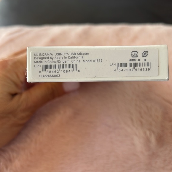 Apple USB-C to USB Adapter - Picture 3 of 4